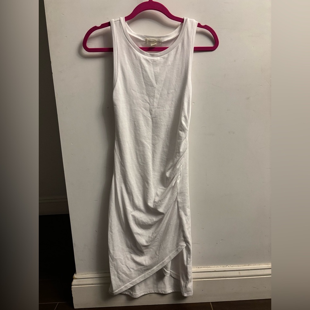 Cute white bodycon dress with adorable details (cinching and a-line)
